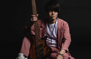 Toshihiro(Bassist)
